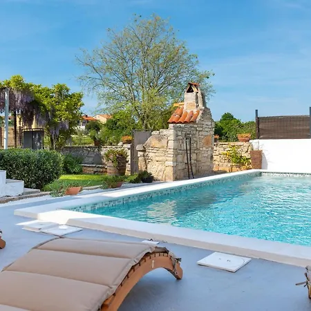 Adriana On Peaceful Location With Pool * Póla