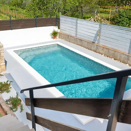 Apartman Adriana On Peaceful Location With Pool