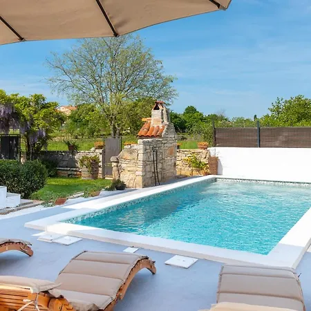 아파트 Adriana On Peaceful Location With Pool *