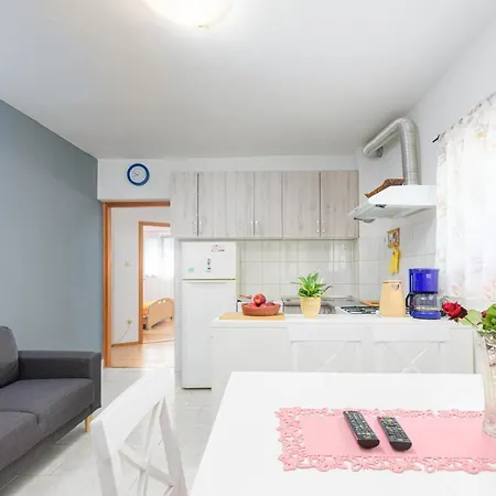 Apartman Adriana On Peaceful Location With Pool