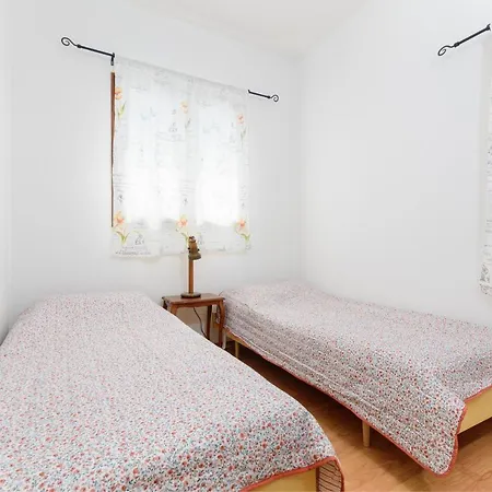 Adriana On Peaceful Location With Pool Apartman