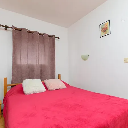 Apartman Adriana On Peaceful Location With Pool