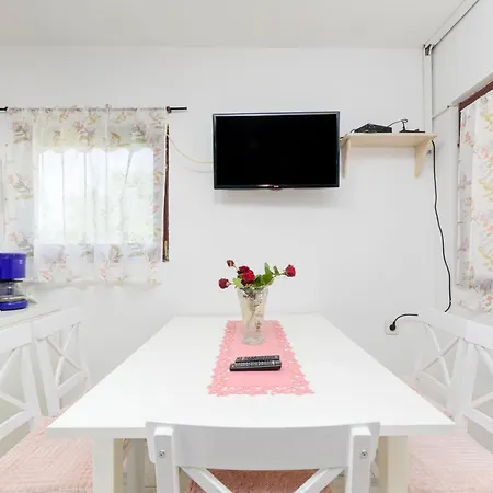 Adriana On Peaceful Location With Pool Apartman