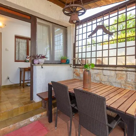 Adriana On Peaceful Location With Pool Apartment Pula